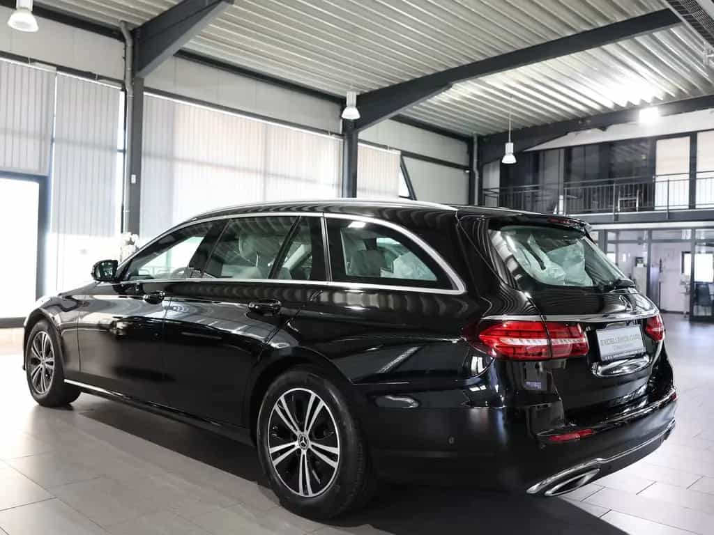 Mercedes-Benz E 220 d T AVANTGARDE-BUSINESS / BLACK & GREY / 03/2022-photo-10