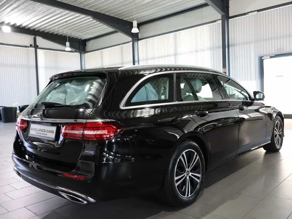 Mercedes-Benz E 220 d T AVANTGARDE-BUSINESS / BLACK & GREY / 03/2022-photo-11