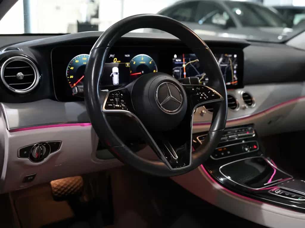Mercedes-Benz E 220 d T AVANTGARDE-BUSINESS / BLACK & GREY / 03/2022-photo-15