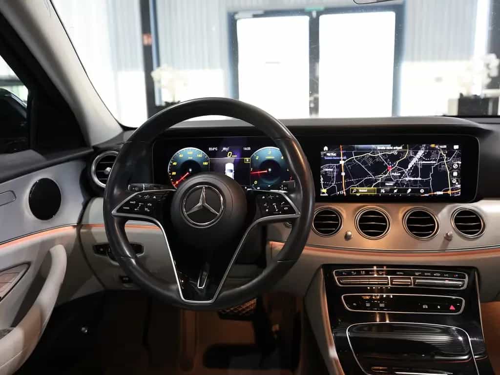 Mercedes-Benz E 220 d T AVANTGARDE-BUSINESS / BLACK & GREY / 03/2022-photo-18