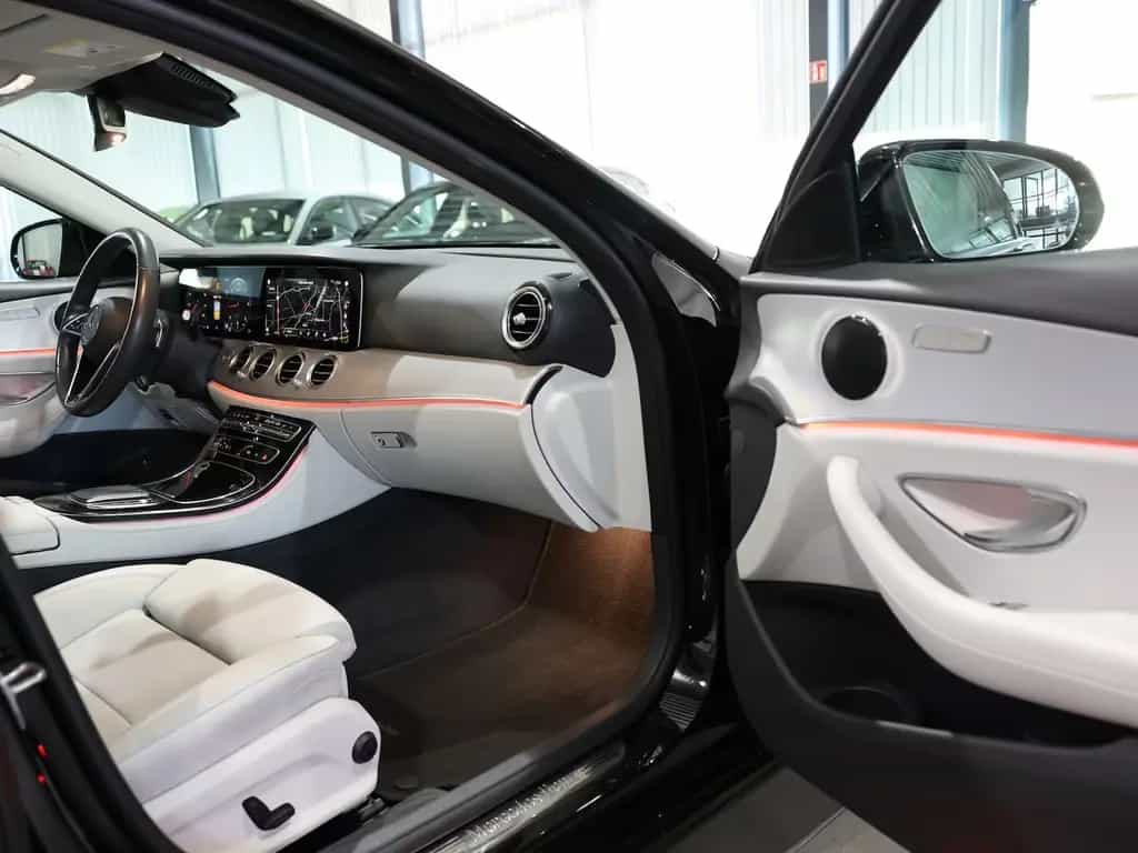 Mercedes-Benz E 220 d T AVANTGARDE-BUSINESS / BLACK & GREY / 03/2022-photo-21