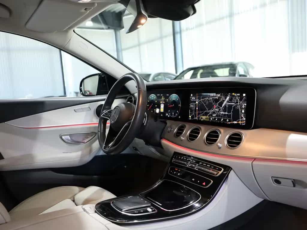 Mercedes-Benz E 220 d T AVANTGARDE-BUSINESS / BLACK & GREY / 03/2022-photo-23