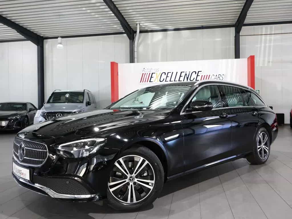 Mercedes-Benz E 220 d T AVANTGARDE-BUSINESS / BLACK & GREY / 03/2022-photo-4