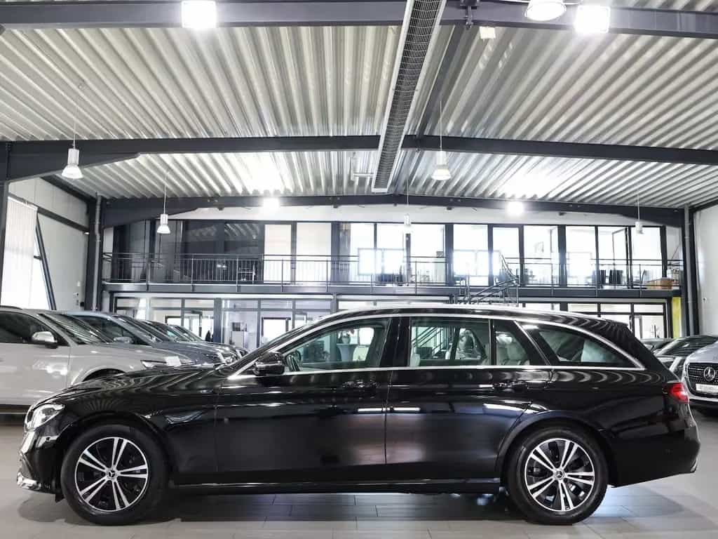 Mercedes-Benz E 220 d T AVANTGARDE-BUSINESS / BLACK & GREY / 03/2022-photo-8