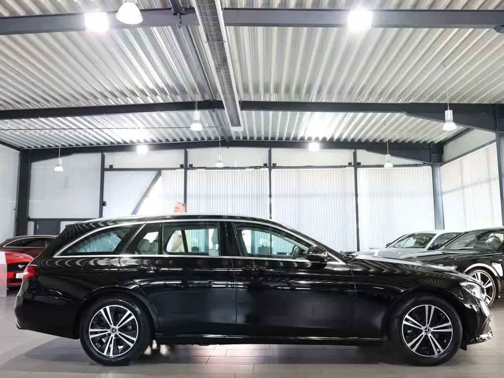 Mercedes-Benz E 220 d T AVANTGARDE-BUSINESS / BLACK & GREY / 03/2022-photo-9
