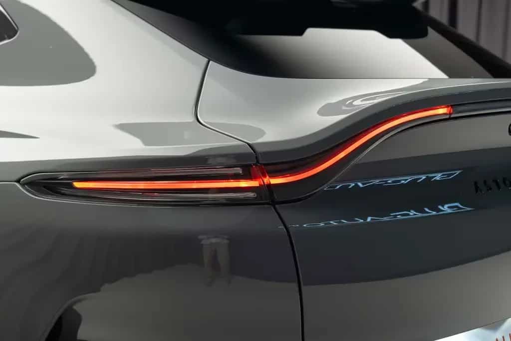 Aston Martin DBX 12/2025-photo-12