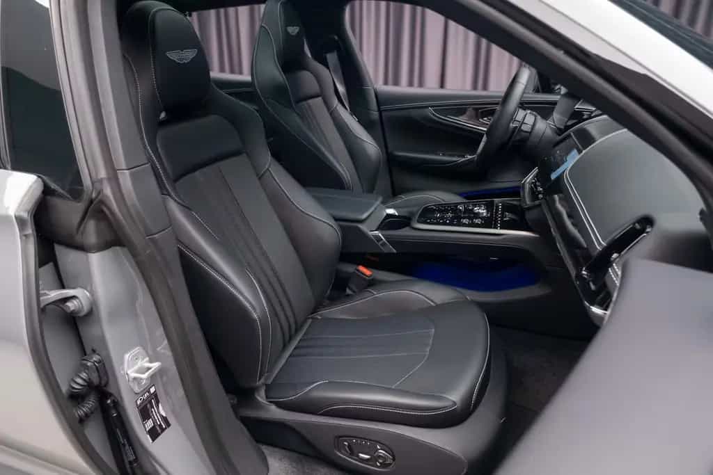 Aston Martin DBX 12/2025-photo-16