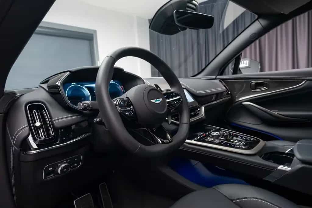 Aston Martin DBX 12/2025-photo-20