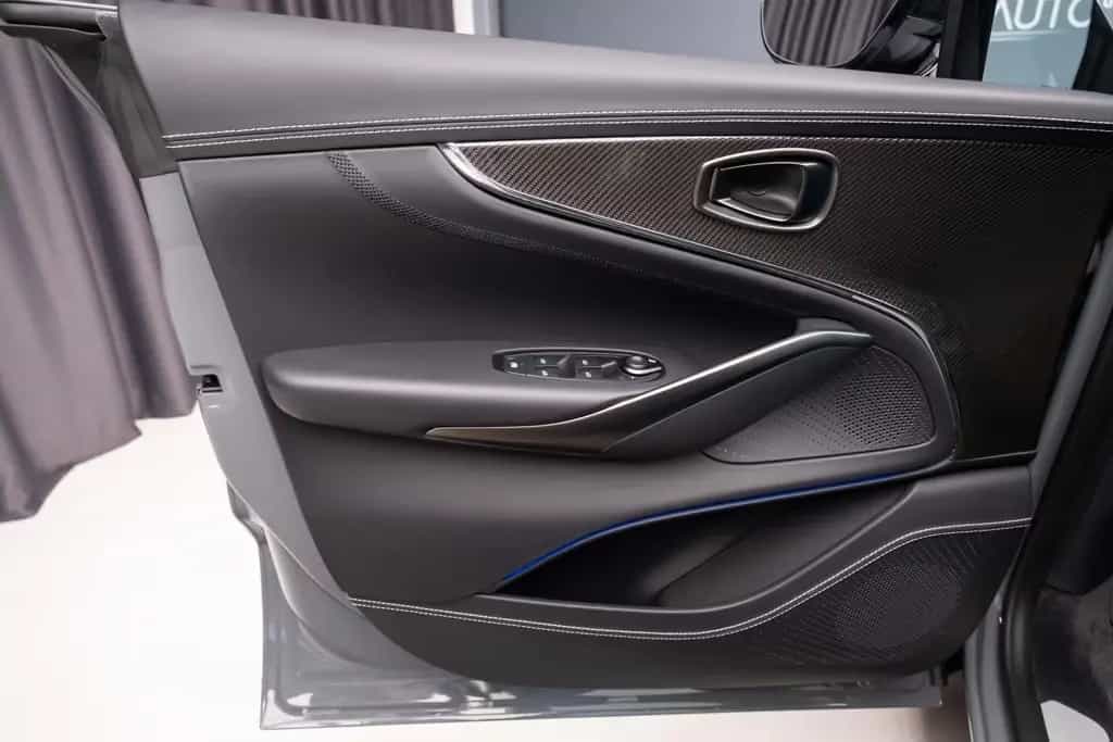 Aston Martin DBX 12/2025-photo-31
