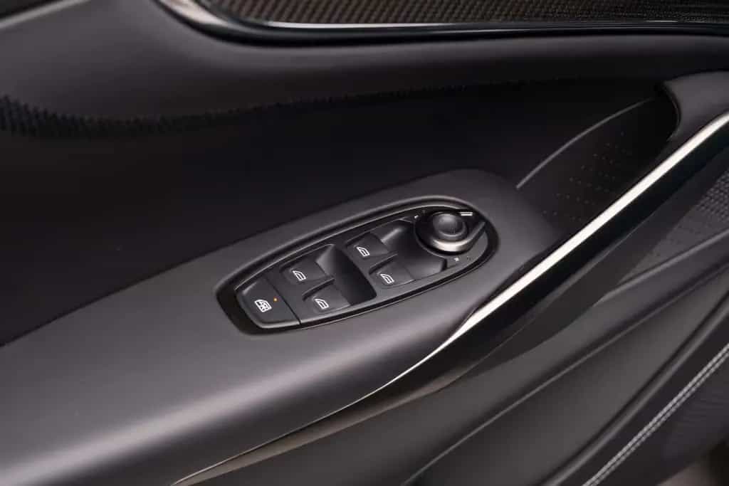 Aston Martin DBX 12/2025-photo-33