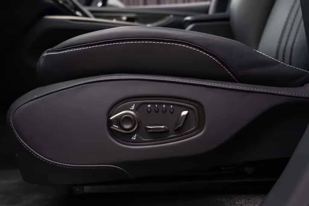 Aston Martin DBX 12/2025-photo-37