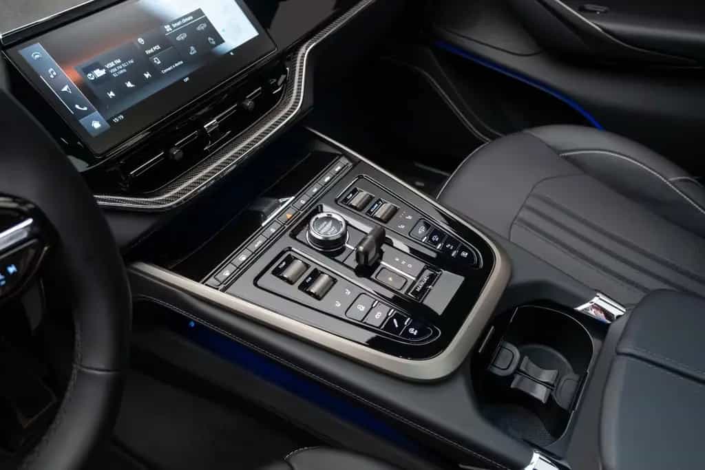 Aston Martin DBX 12/2025-photo-38