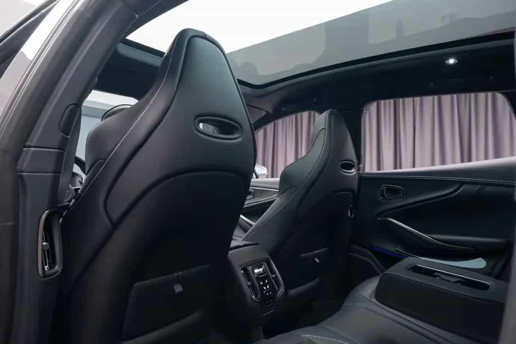 Aston Martin DBX 12/2025-photo-44