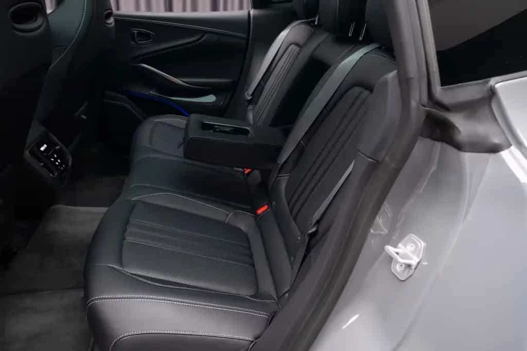 Aston Martin DBX 12/2025-photo-45