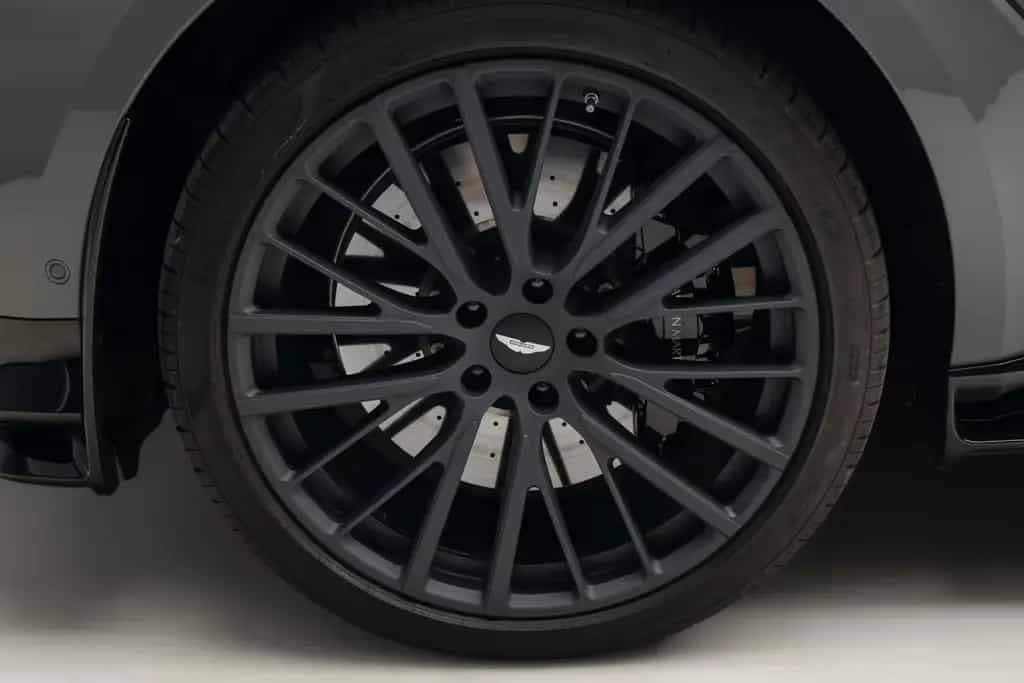 Aston Martin DBX 12/2025-photo-9