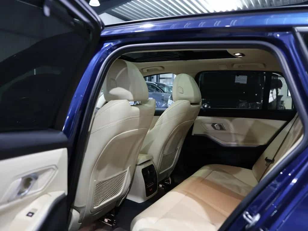 BMW 320 d Touring SPORT BLUE & BEIGE / PANORAMA, LED 02/2022-photo-16