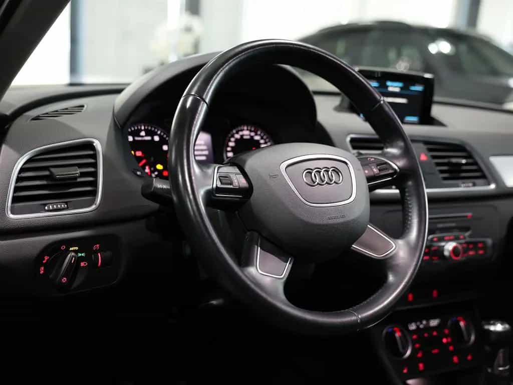 Audi Q3 1.4 TFSI SPORT / BI-XENON / NAVI-MMI / AMBIEN 02/2016-photo-12