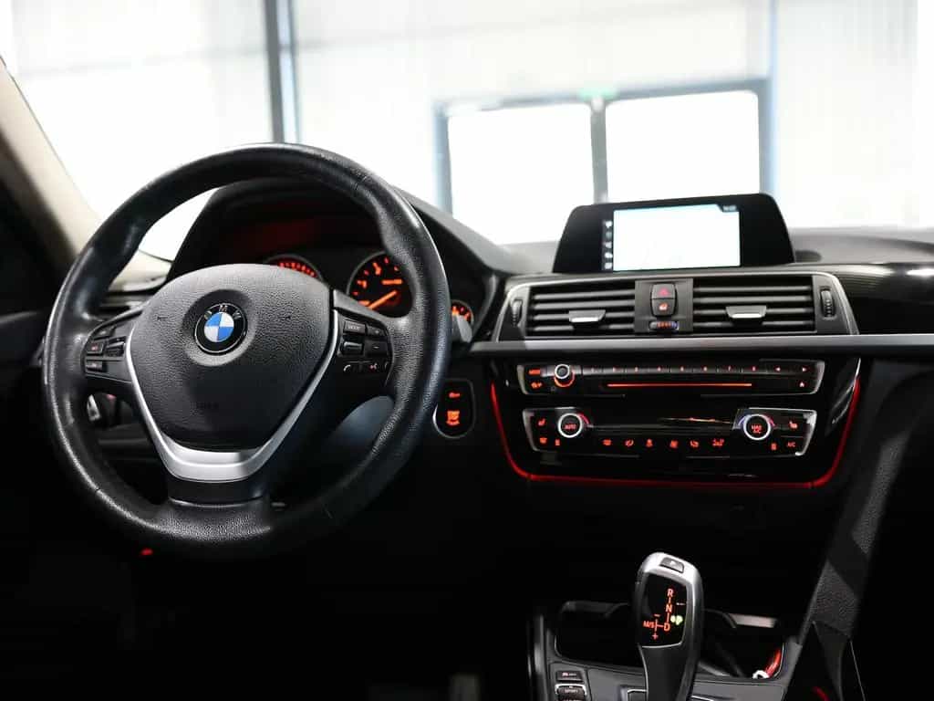 BMW 320 d Touring Advantage BUSINESS 1.HAND / LED 06/2019-photo-17