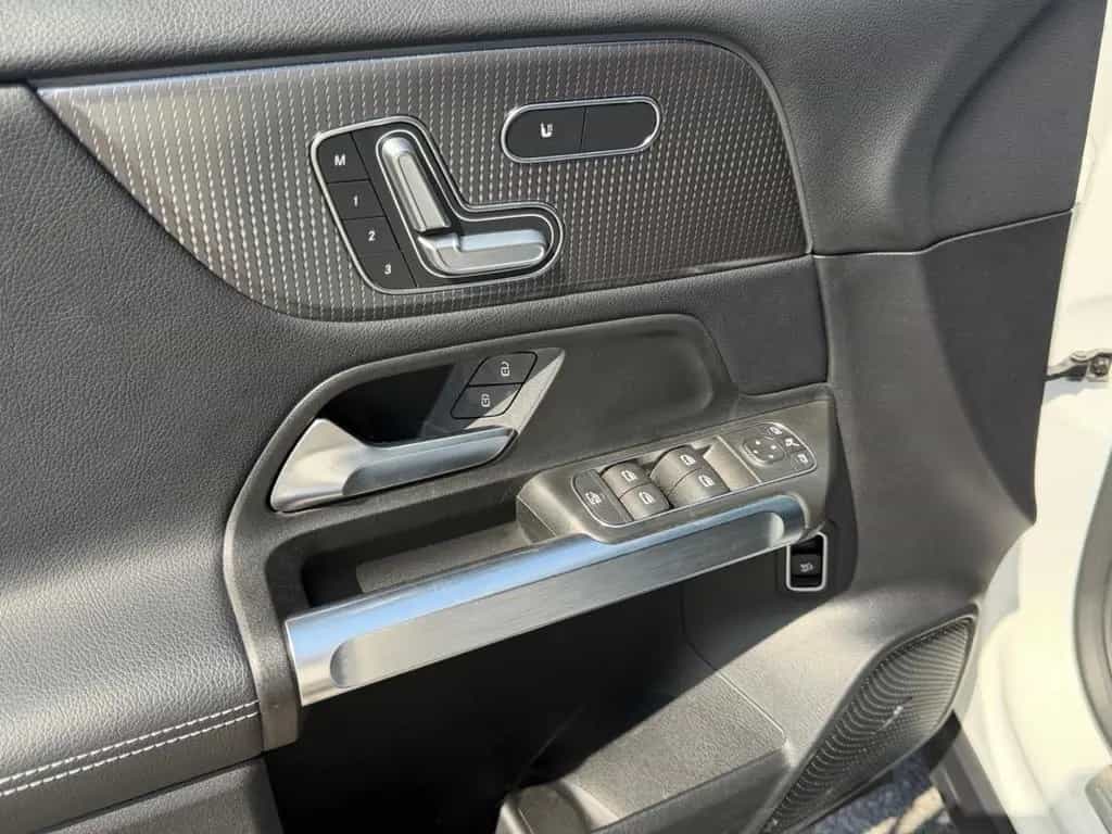 Mercedes-Benz GLB 250 4Matic Distr*Leder*AHK*PANO*360°Keyless 02/2021-photo-22