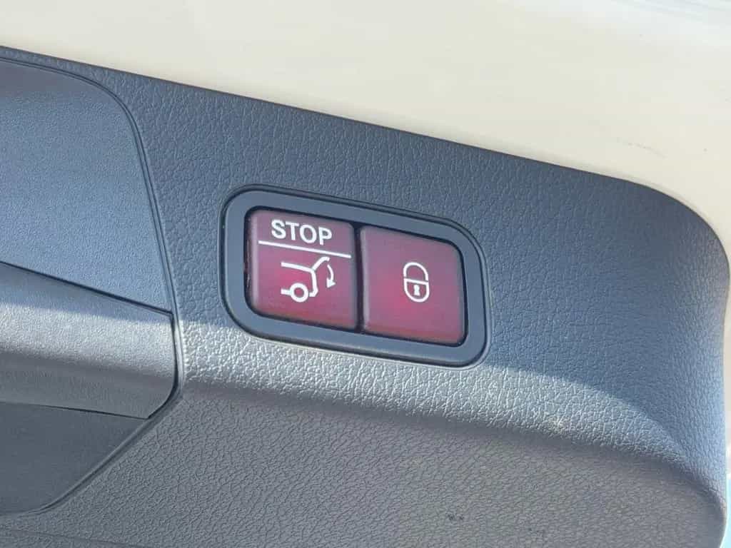 Mercedes-Benz GLB 250 4Matic Distr*Leder*AHK*PANO*360°Keyless 02/2021-photo-23