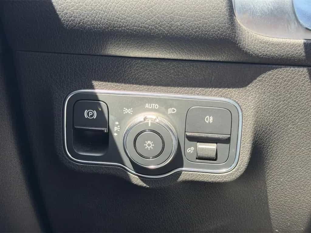 Mercedes-Benz GLB 250 4Matic Distr*Leder*AHK*PANO*360°Keyless 02/2021-photo-28