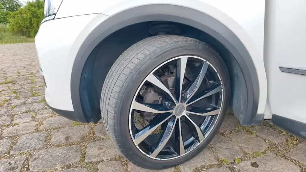 DS Automobiles DS7 (Crossback) DS7 Crossback GT Sport 225PS Kamera Perlmuttweiß 10/2018-photo-8
