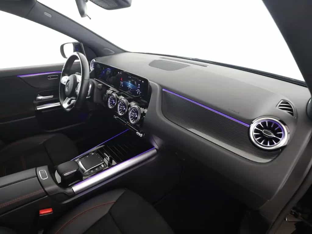 Mercedes-Benz GLA 200 AMG MBUX Kamera LED Navi Park-Ass. 04/2021-photo-18