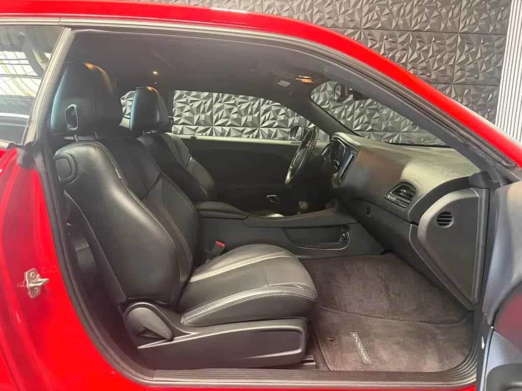Dodge Challenger V6 3,6 SXT 09/2017-photo-19