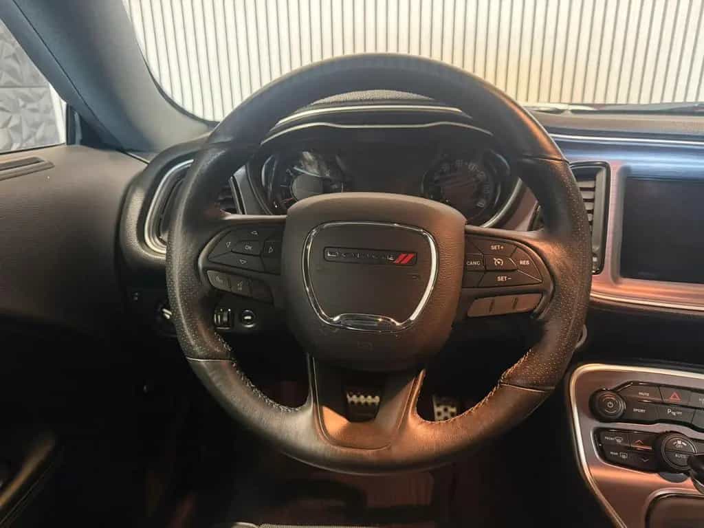 Dodge Challenger V6 3,6 SXT 09/2017-photo-23