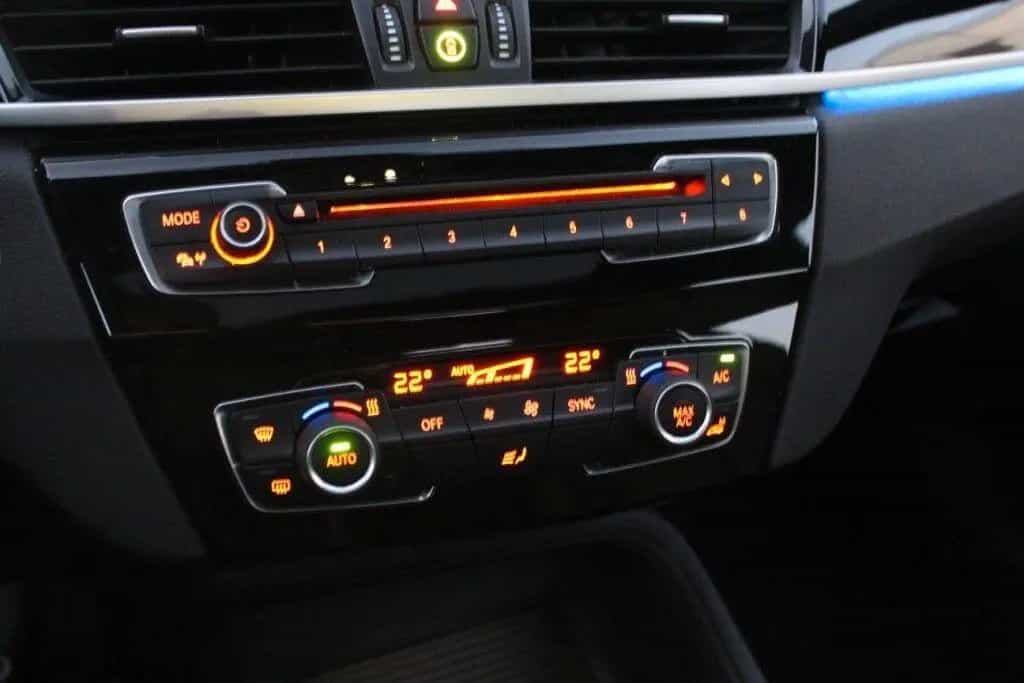 BMW X1 sDrive 18d Aut. *Tetto *Pelle *57.000 KM 12/2020-photo-12