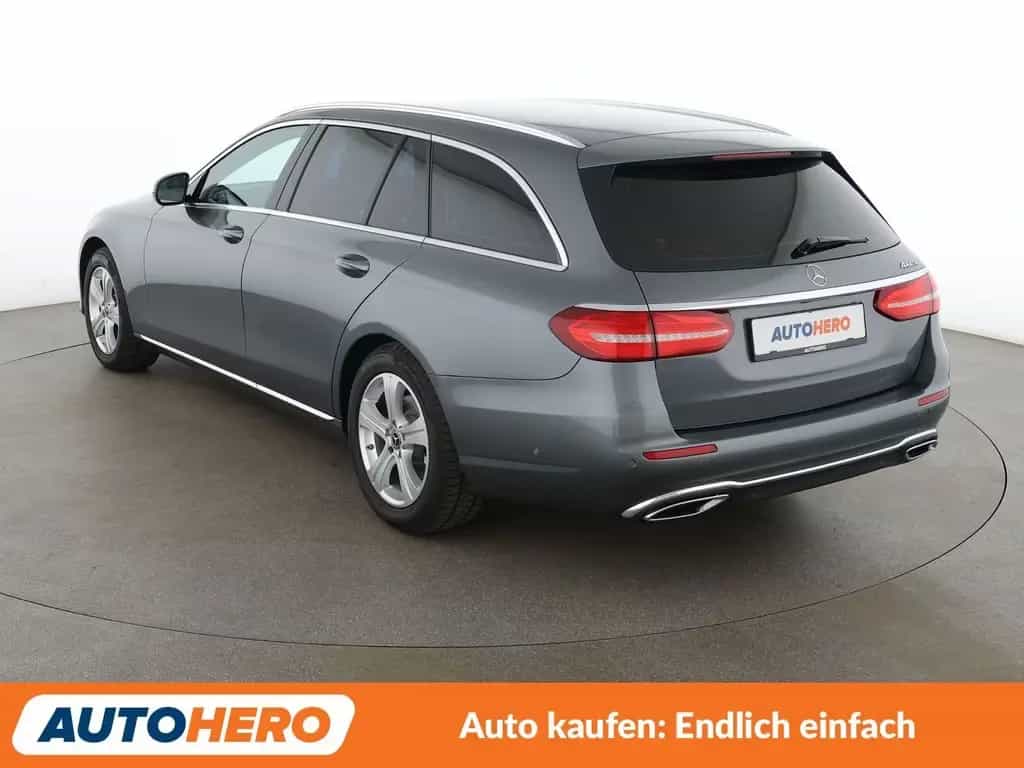 Mercedes-Benz E 220 d T 4Matic Avantgarde Aut. *NAVI*LED*PDC* 02/2018-photo-3