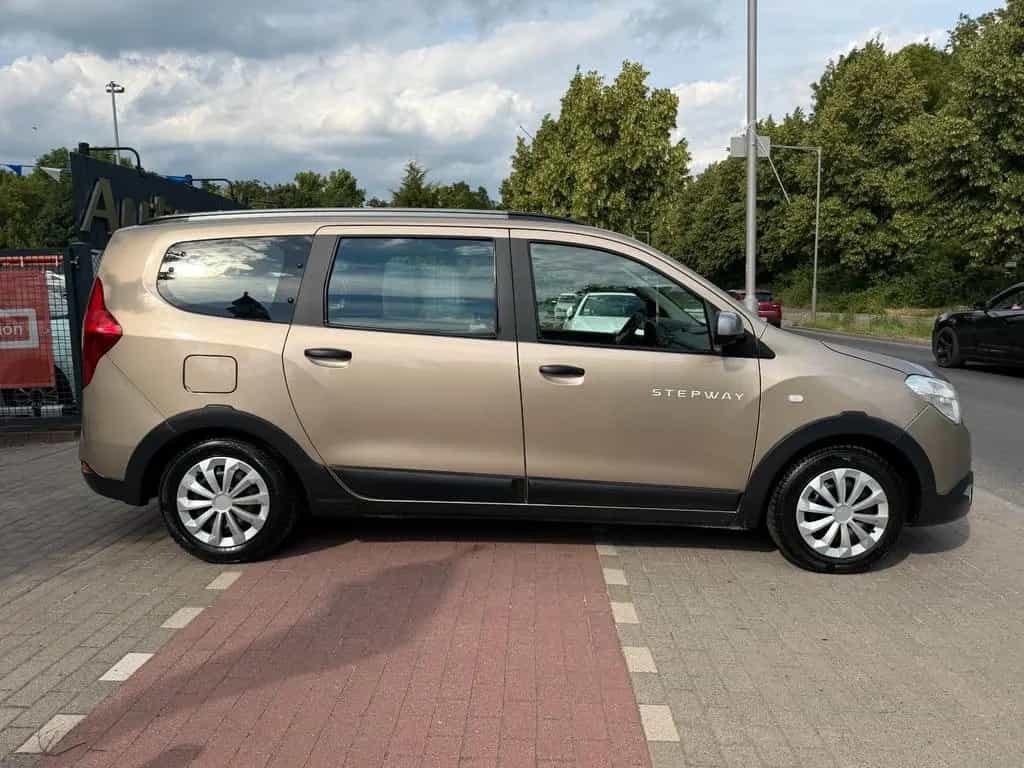 Dacia Lodgy 1.6 SCe STEPWAY*Navi*7xSitze*Tempomat*1.HD 11/2019-photo-3