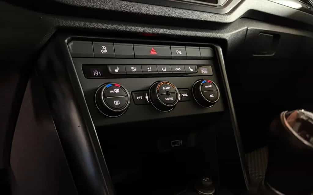 Volkswagen T-Roc 1.5 ACC LANE SHZ PDC AHK TÜV SERVICE 8X 04/2018-photo-14