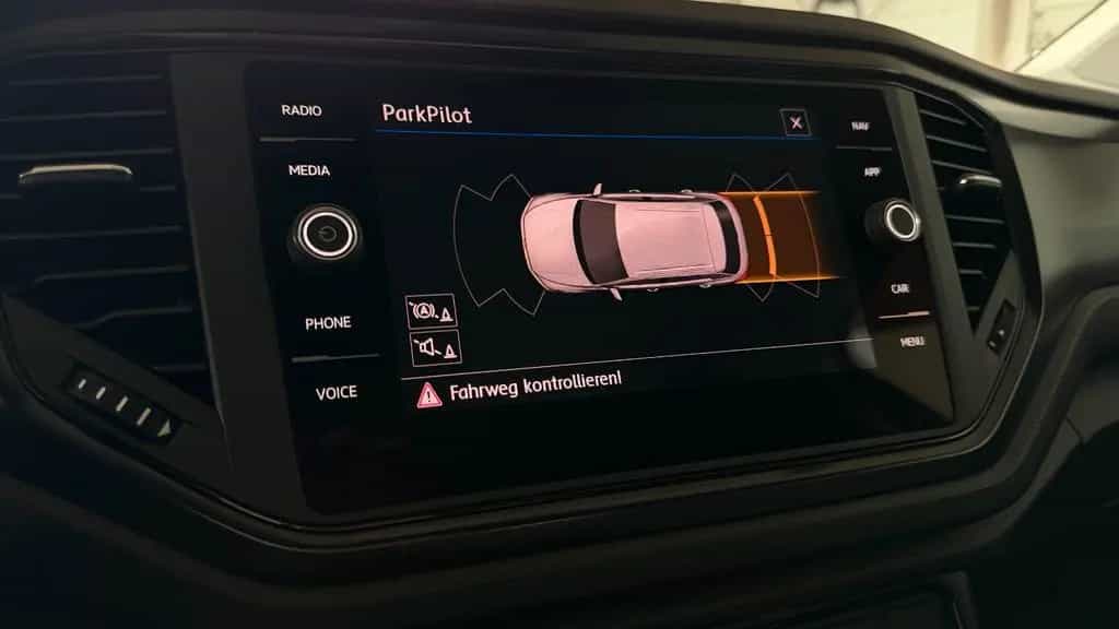 Volkswagen T-Roc 1.5 ACC LANE SHZ PDC AHK TÜV SERVICE 8X 04/2018-photo-15