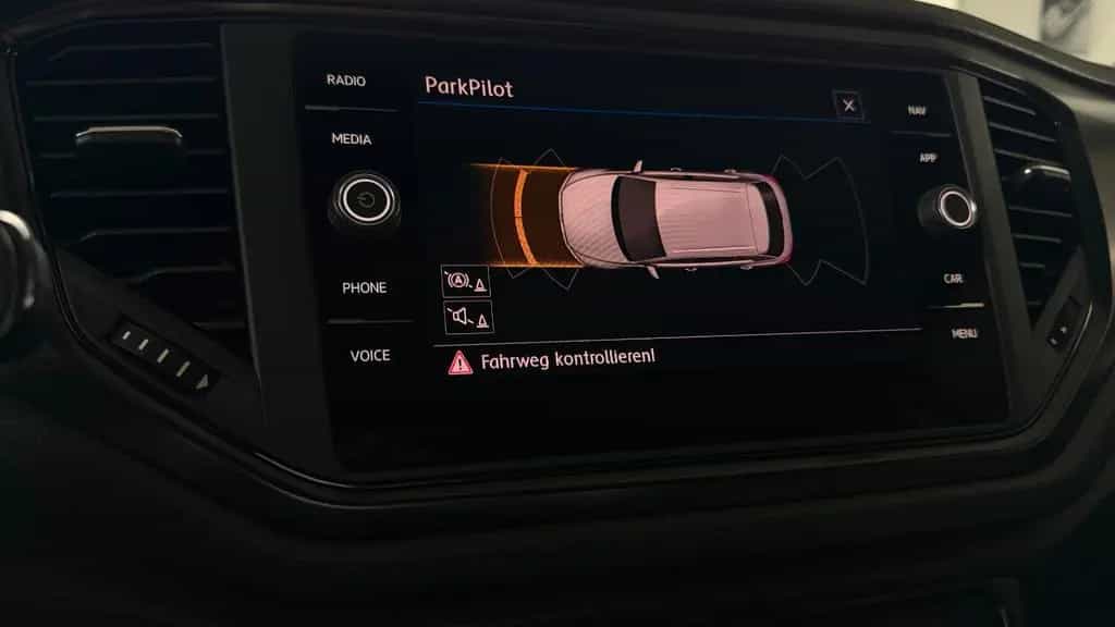 Volkswagen T-Roc 1.5 ACC LANE SHZ PDC AHK TÜV SERVICE 8X 04/2018-photo-16