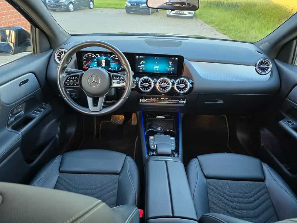 Mercedes-Benz GLA 200 LED MBUX  AHK schwenkb. DAB Allwetter 12/2020-photo-10