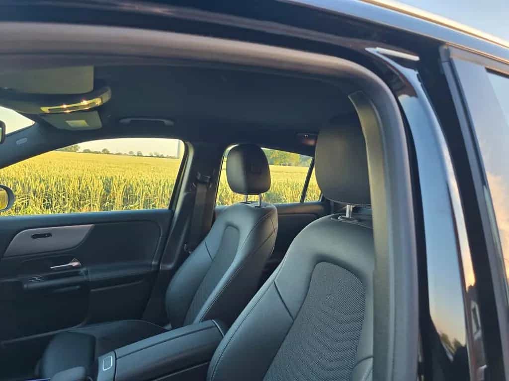 Mercedes-Benz GLA 200 LED MBUX  AHK schwenkb. DAB Allwetter 12/2020-photo-11