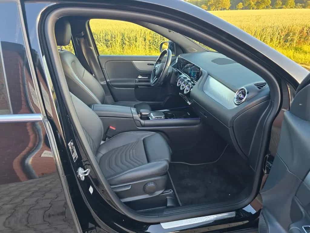 Mercedes-Benz GLA 200 LED MBUX  AHK schwenkb. DAB Allwetter 12/2020-photo-12