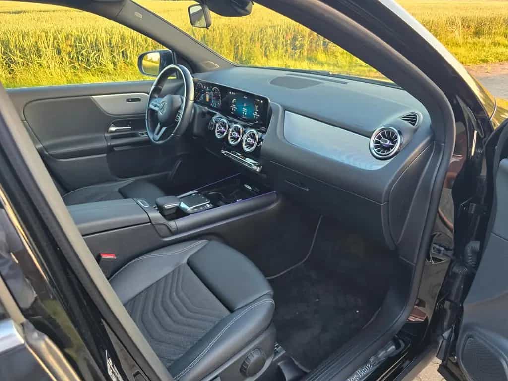 Mercedes-Benz GLA 200 LED MBUX  AHK schwenkb. DAB Allwetter 12/2020-photo-13