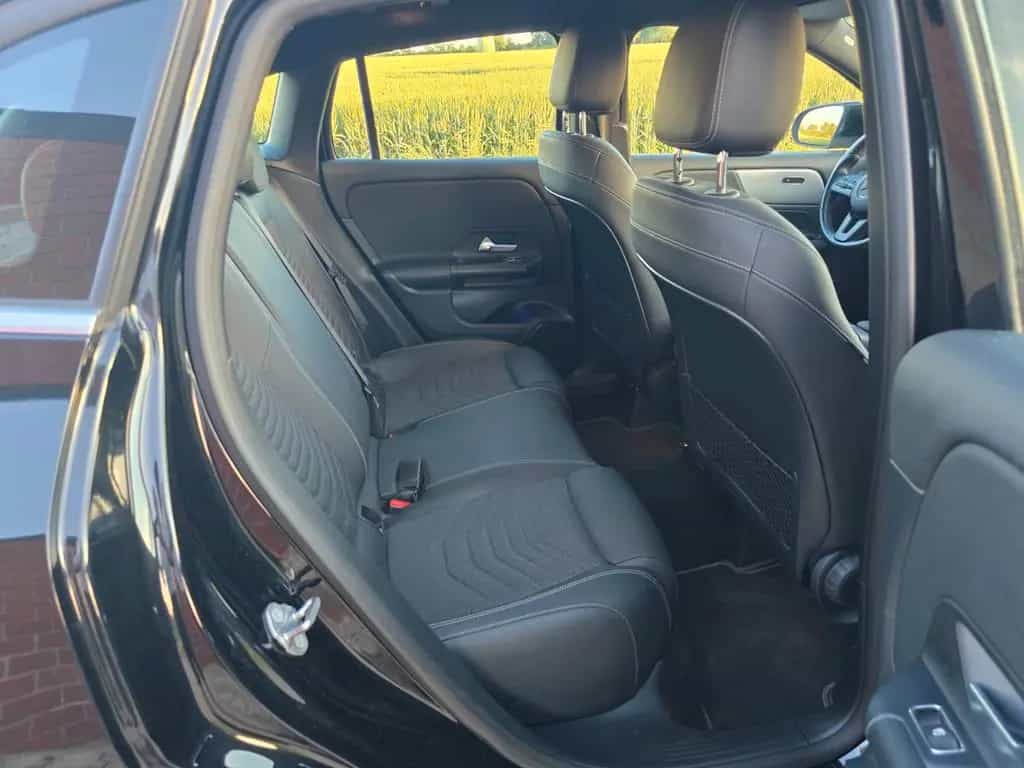 Mercedes-Benz GLA 200 LED MBUX  AHK schwenkb. DAB Allwetter 12/2020-photo-14