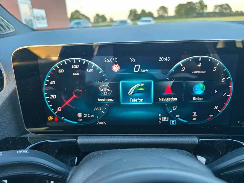 Mercedes-Benz GLA 200 LED MBUX  AHK schwenkb. DAB Allwetter 12/2020-photo-15