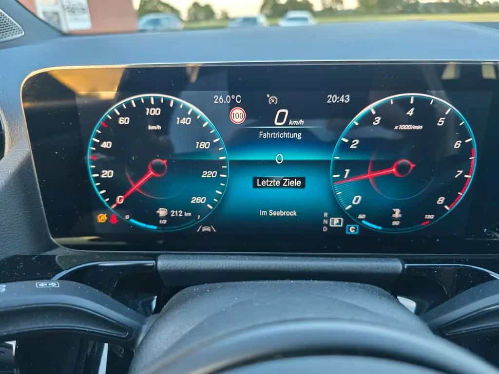 Mercedes-Benz GLA 200 LED MBUX  AHK schwenkb. DAB Allwetter 12/2020-photo-16
