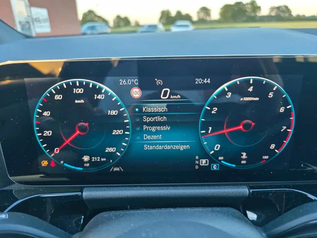 Mercedes-Benz GLA 200 LED MBUX  AHK schwenkb. DAB Allwetter 12/2020-photo-22