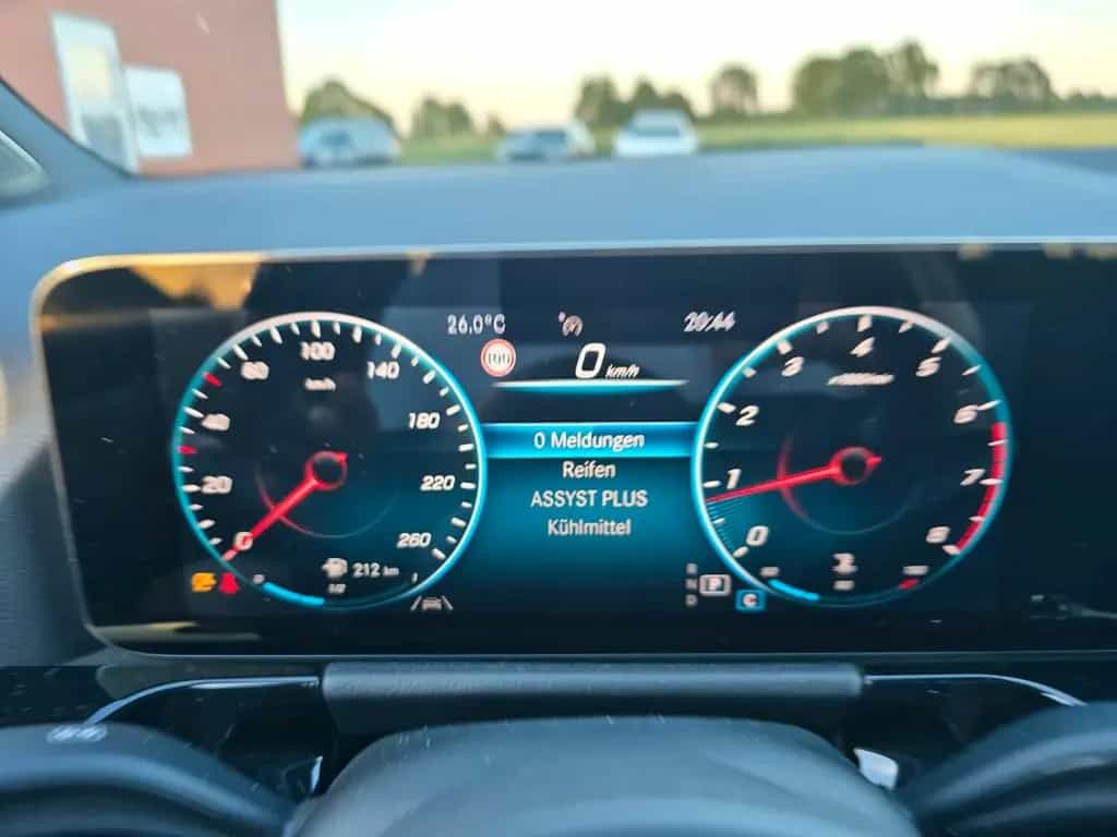 Mercedes-Benz GLA 200 LED MBUX  AHK schwenkb. DAB Allwetter 12/2020-photo-23