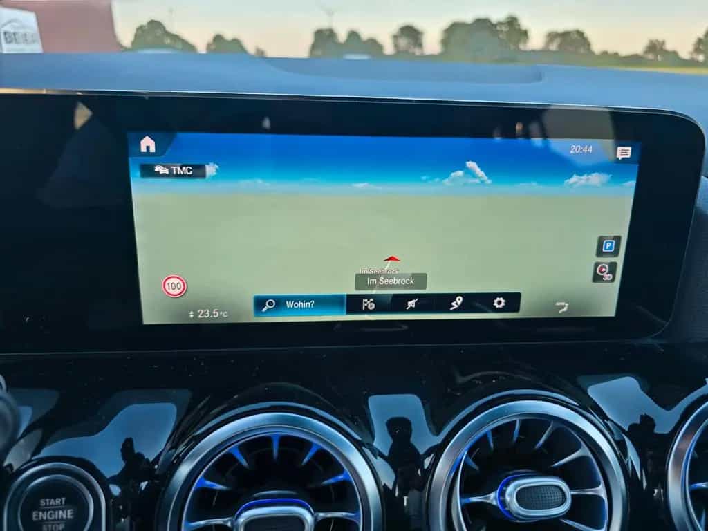 Mercedes-Benz GLA 200 LED MBUX  AHK schwenkb. DAB Allwetter 12/2020-photo-25