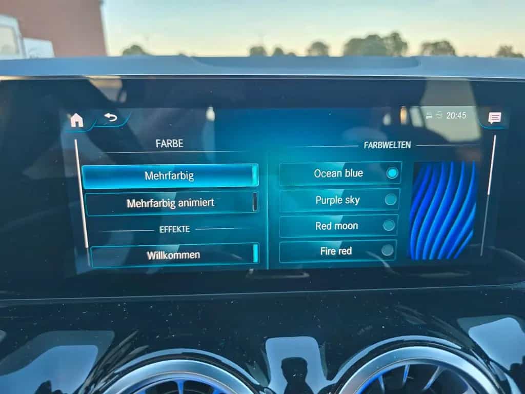Mercedes-Benz GLA 200 LED MBUX  AHK schwenkb. DAB Allwetter 12/2020-photo-29