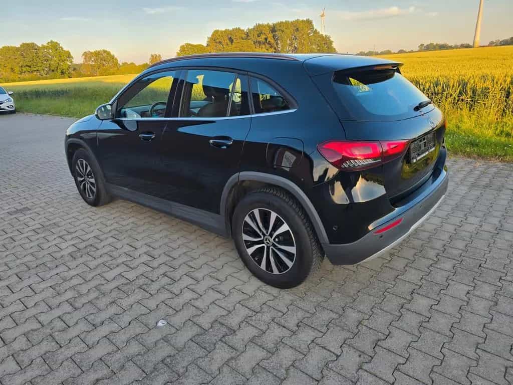 Mercedes-Benz GLA 200 LED MBUX  AHK schwenkb. DAB Allwetter 12/2020-photo-3