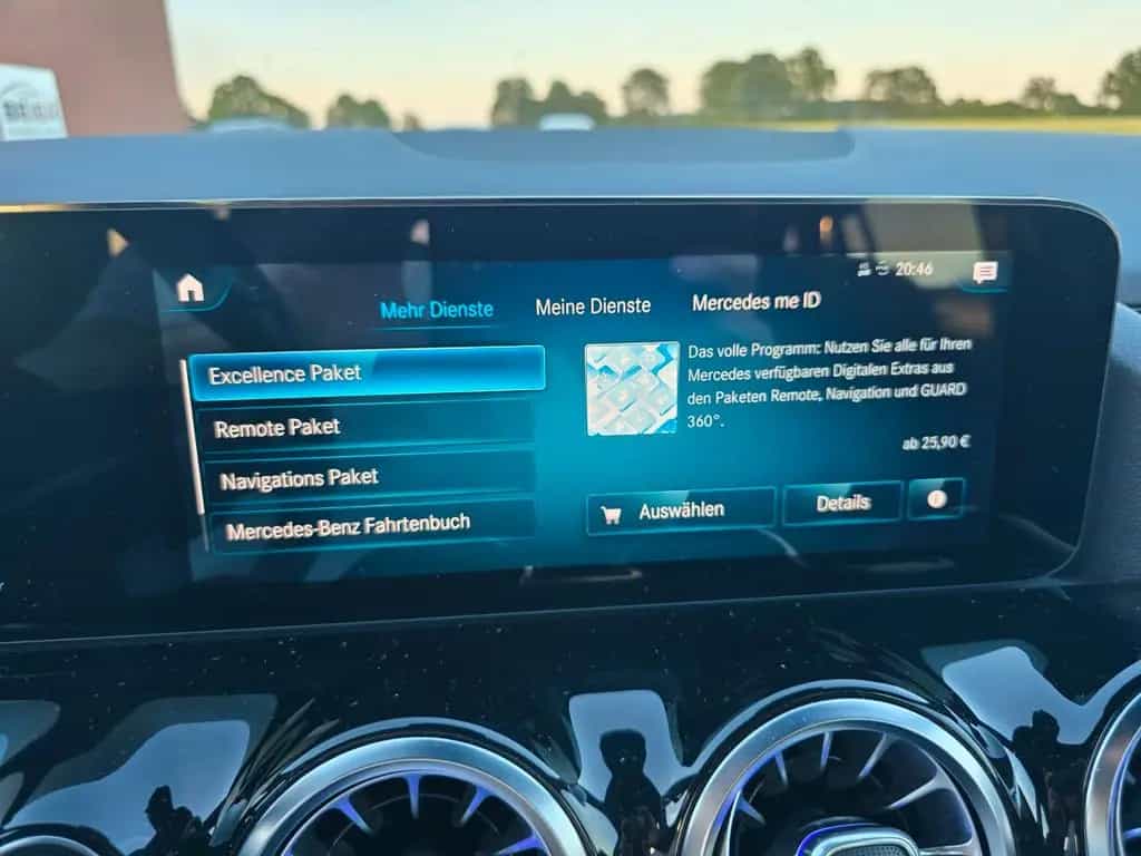 Mercedes-Benz GLA 200 LED MBUX  AHK schwenkb. DAB Allwetter 12/2020-photo-32