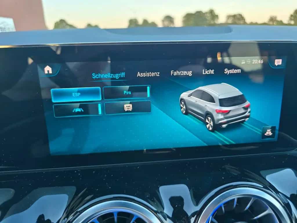 Mercedes-Benz GLA 200 LED MBUX  AHK schwenkb. DAB Allwetter 12/2020-photo-33