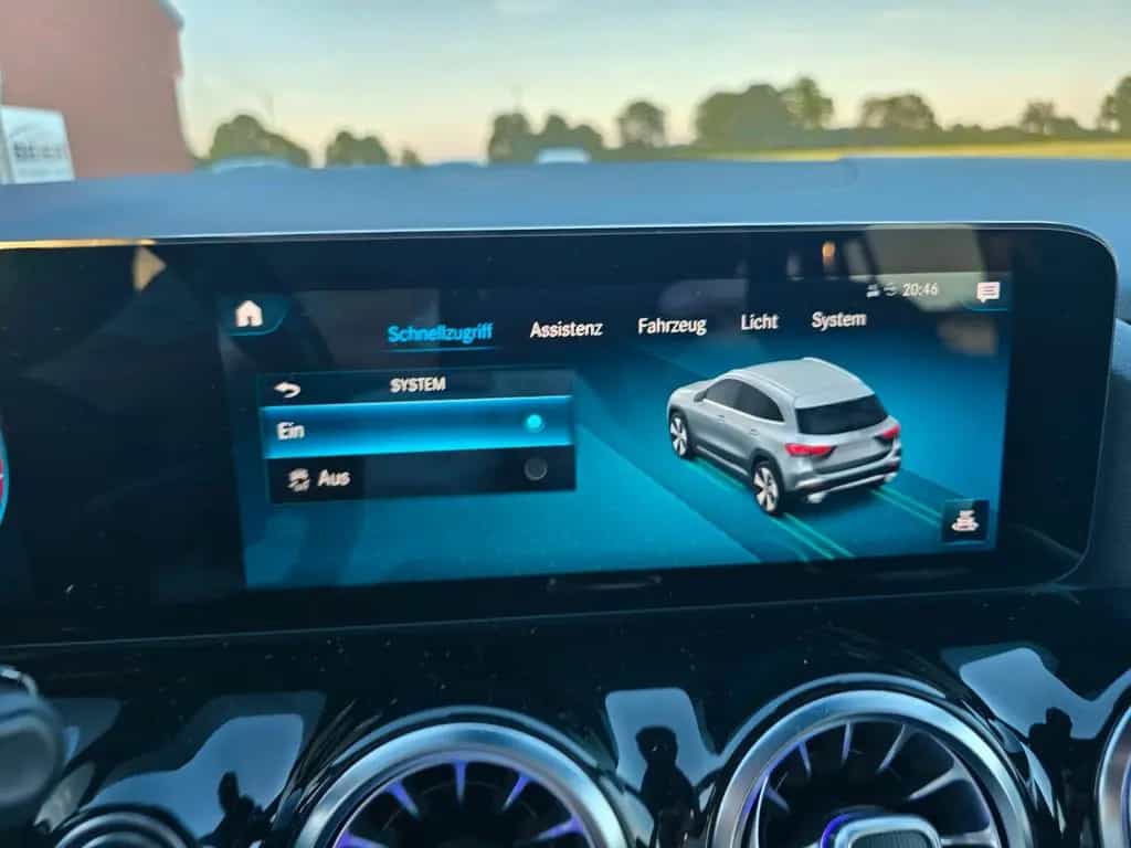 Mercedes-Benz GLA 200 LED MBUX  AHK schwenkb. DAB Allwetter 12/2020-photo-34